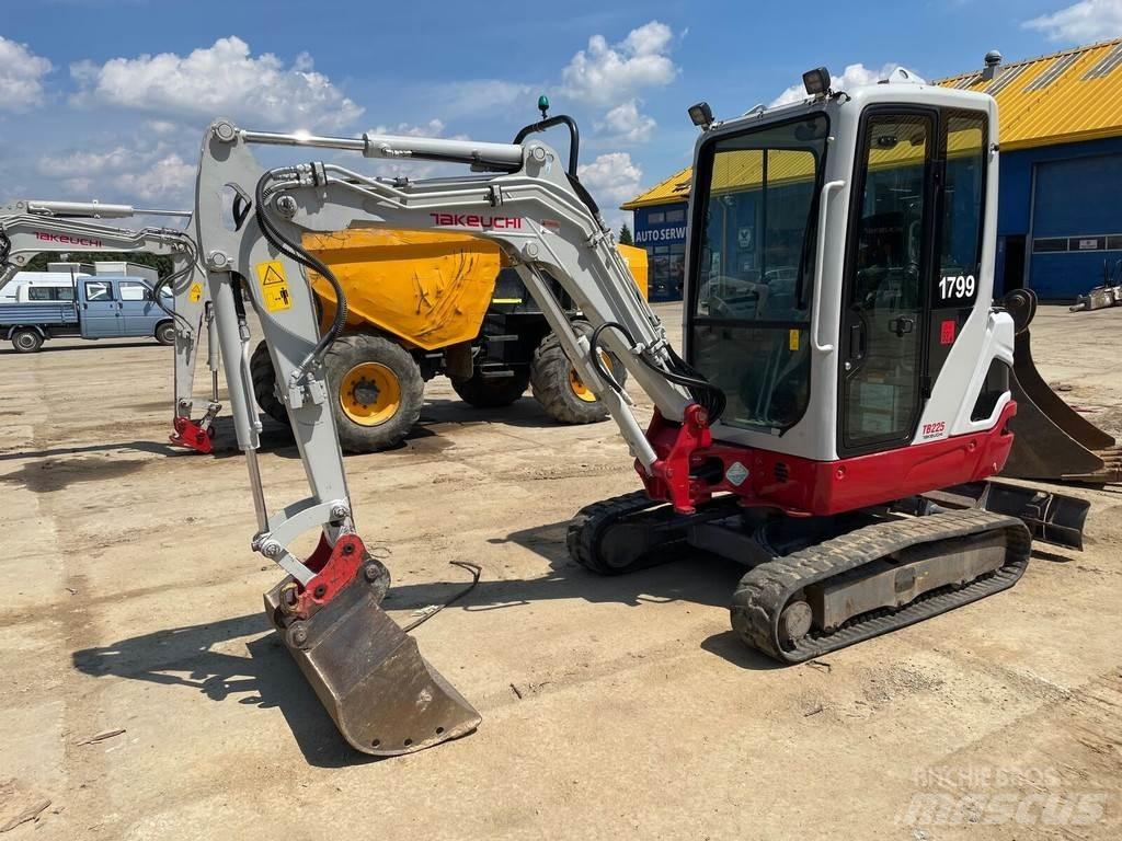 Takeuchi TB225 Minigraafmachines < 7t