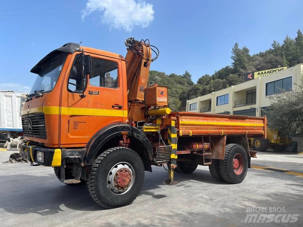 Mercedes-Benz 1626K Vlakke laadvloer met kraan