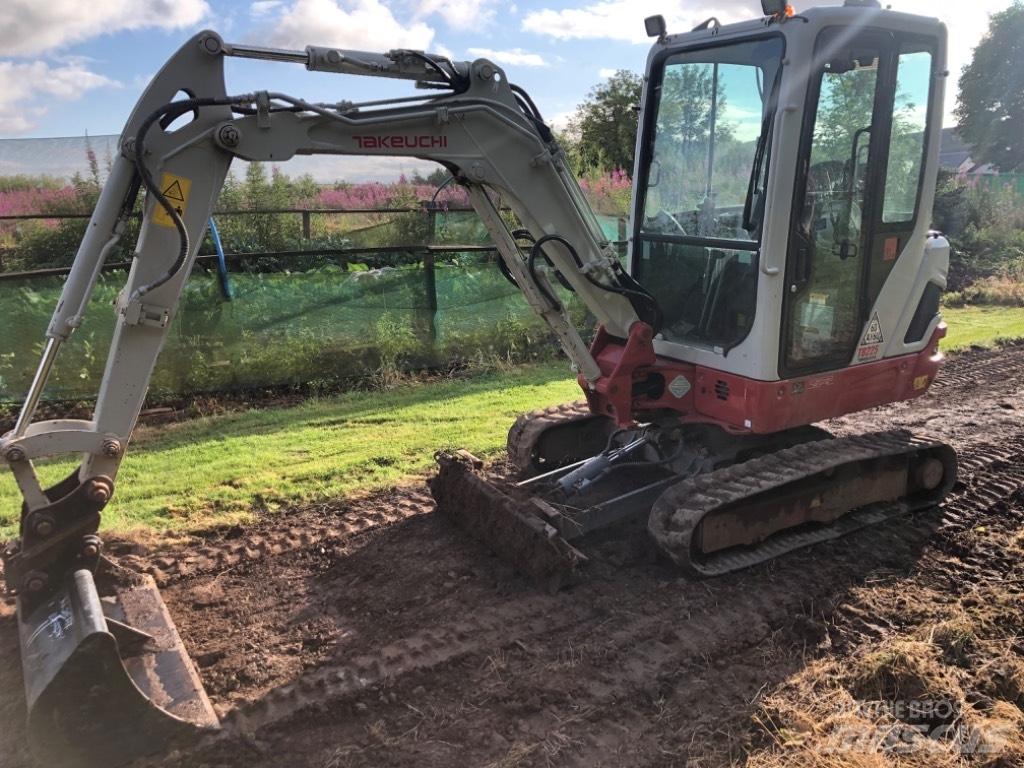 Takeuchi TB 225 Minigraafmachines < 7t