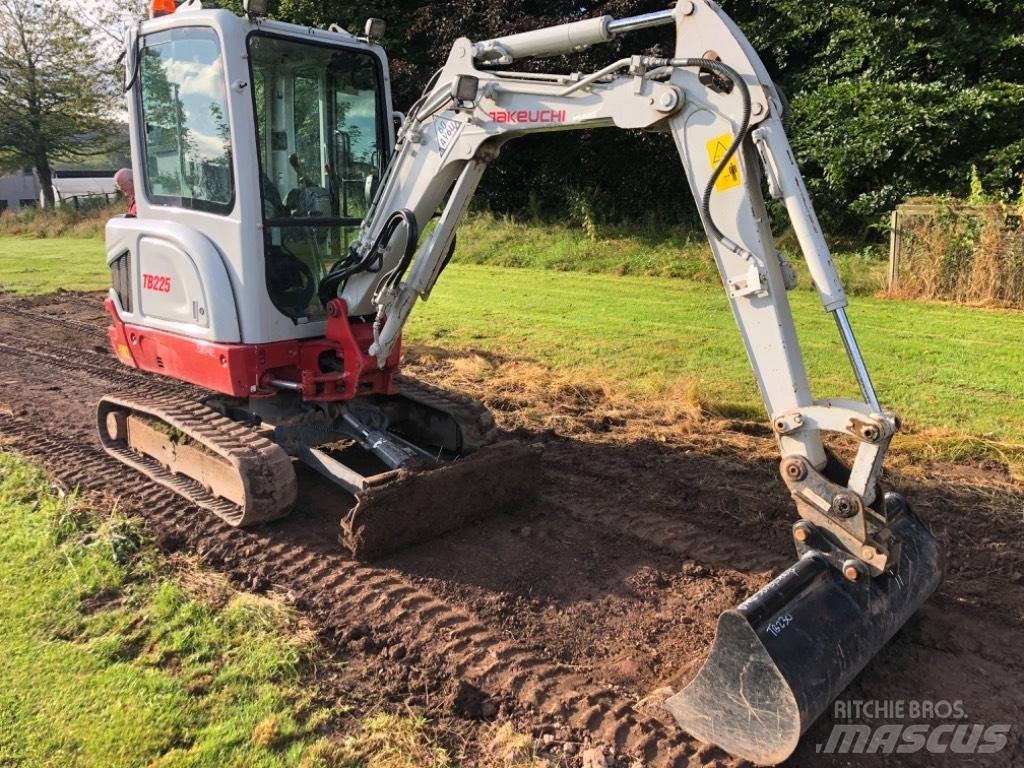 Takeuchi TB 225 Minigraafmachines < 7t