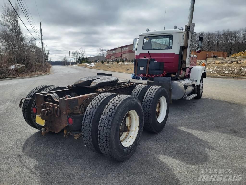 Mack RW613 Trekkers