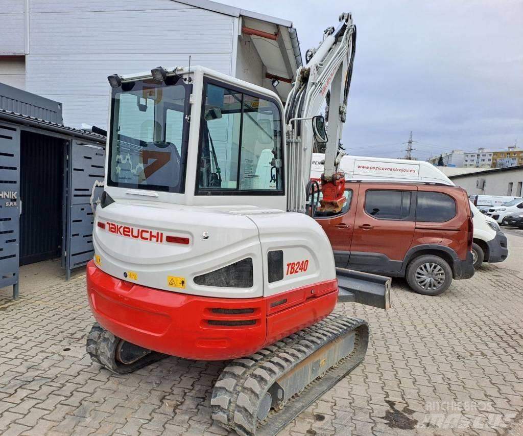 Takeuchi TB 240 Minigraafmachines < 7t