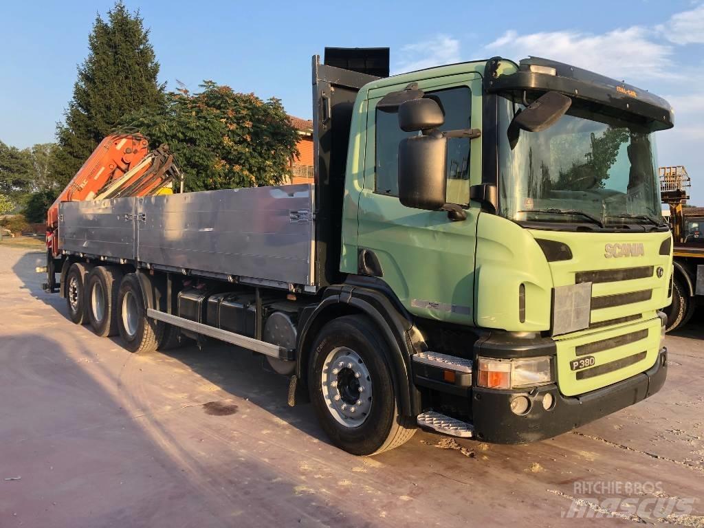 Scania P 380 Bakwagens met gesloten opbouw