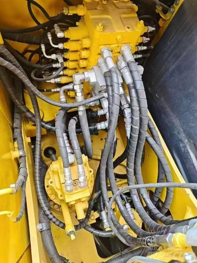 Komatsu 130-7 Rupsgraafmachines
