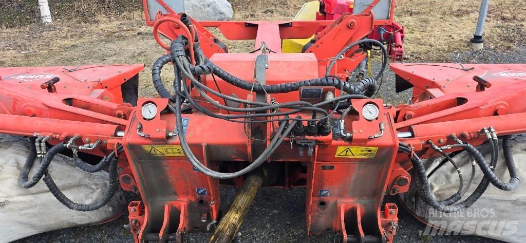 Kuhn FC 883 Maaikneuzers