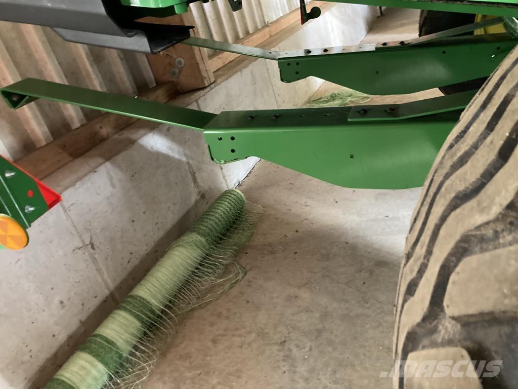 John Deere V461M Ronde-balenpersen