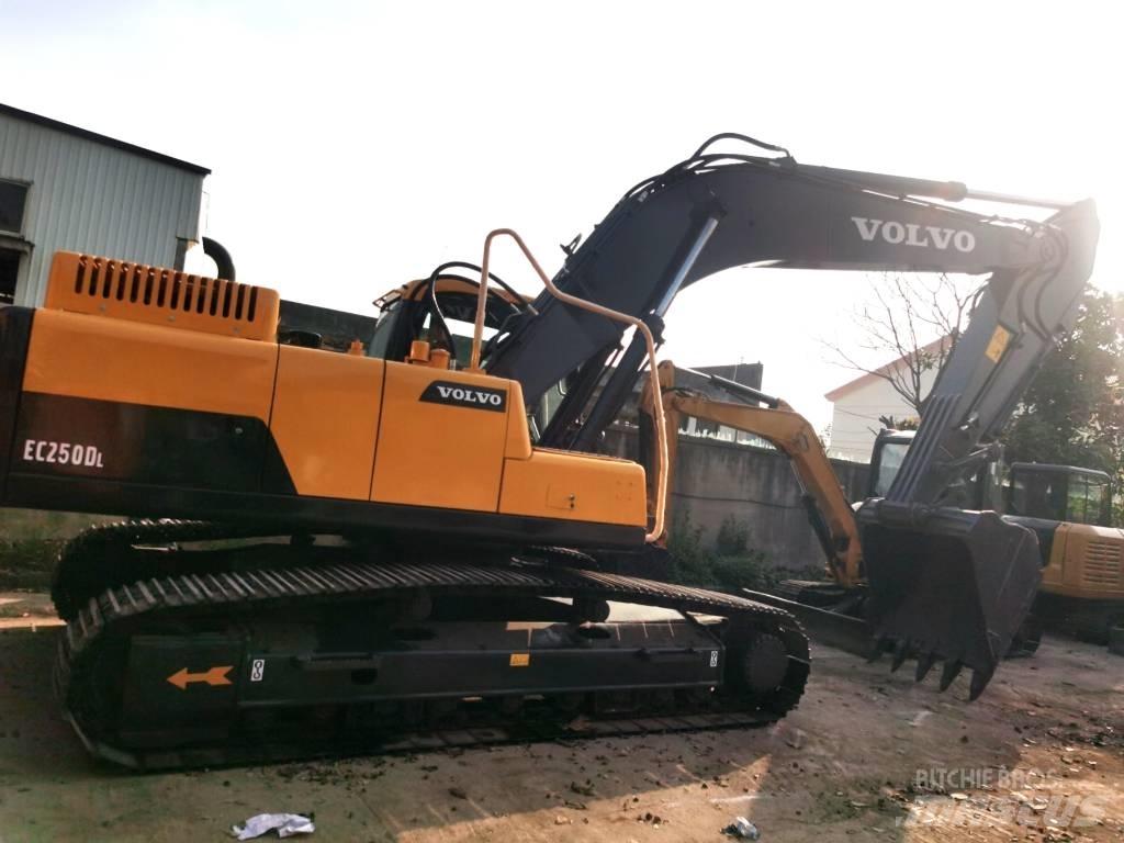 Volvo EC 250 D L Rupsgraafmachines