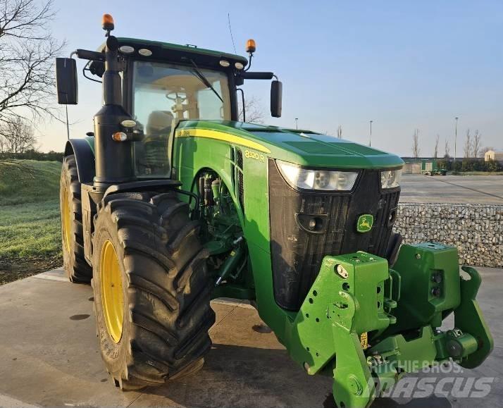John Deere 8320 R Tractoren