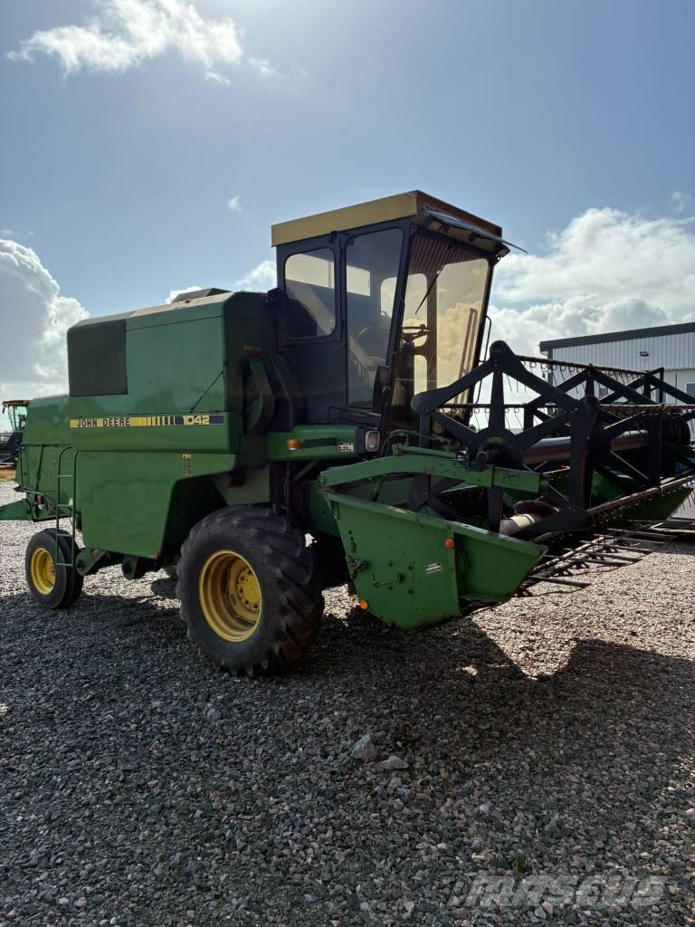 John Deere 1042 Maaidorsmachines