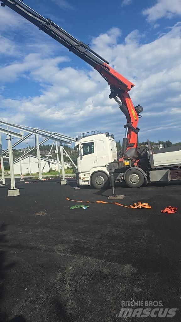 Scania 730 Vlakke laadvloer met kraan