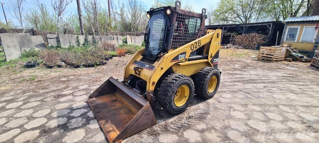 CAT 236 B Miniladers