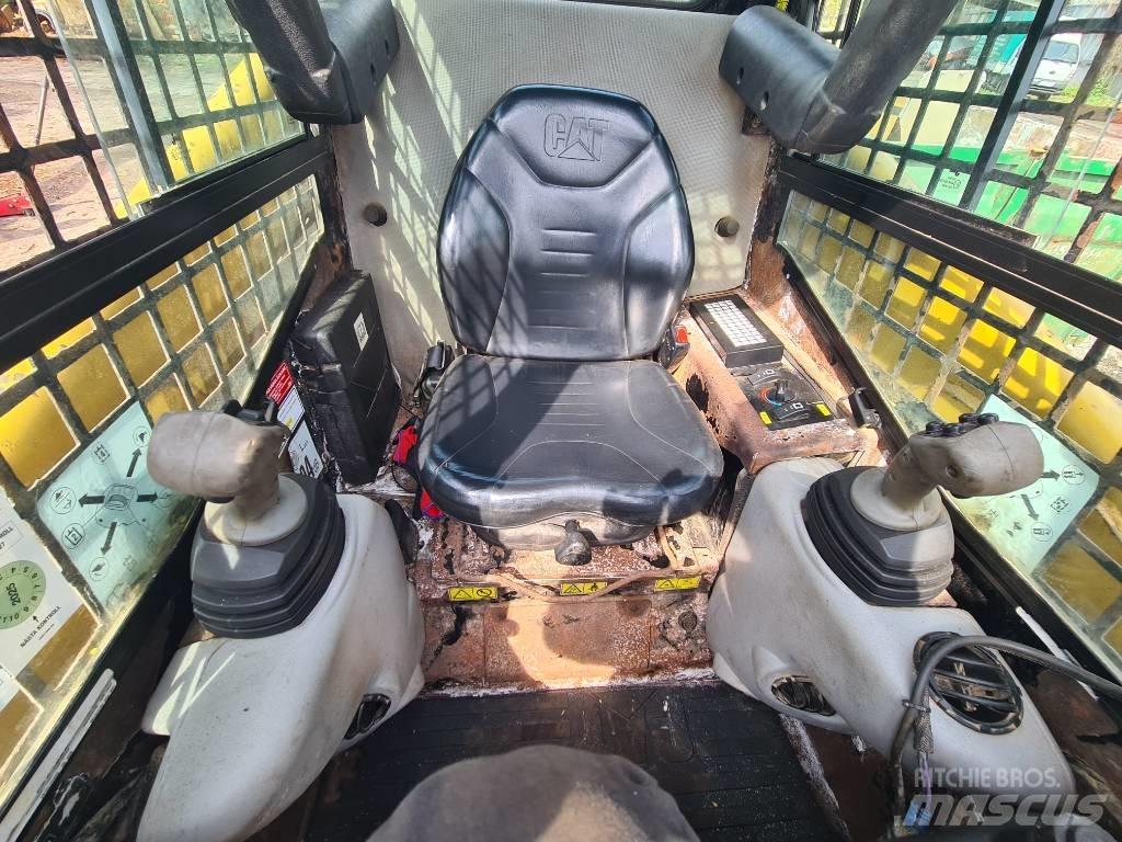 CAT 236 B Miniladers