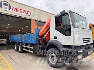 Iveco Trakker 310 Vlakke laadvloer met kraan