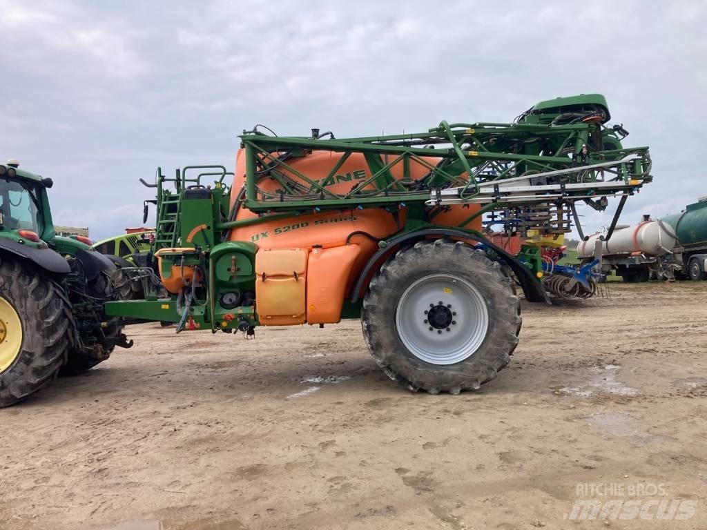 Amazone UX 5200 Getrokken spuitmachines