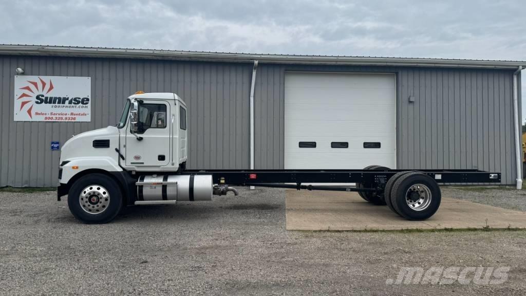  2025 Mack MD 6 Chassis met cabine