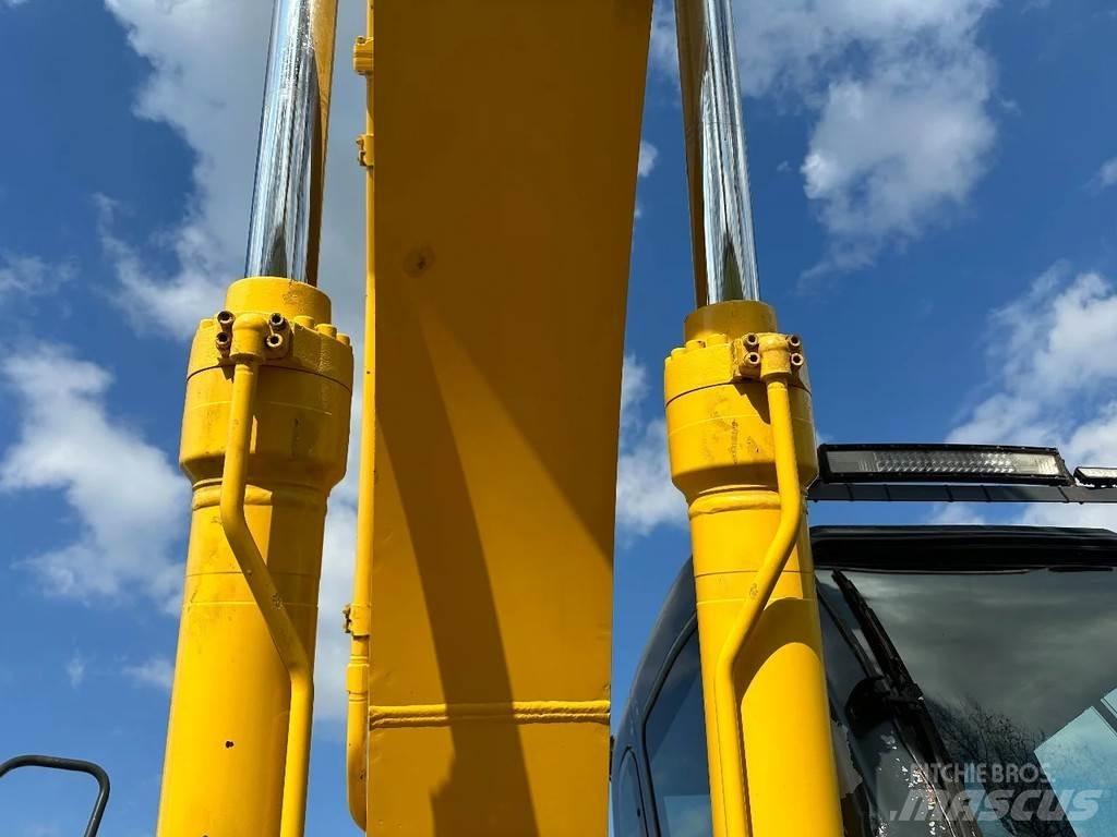 New Holland E215 Rupsgraafmachines