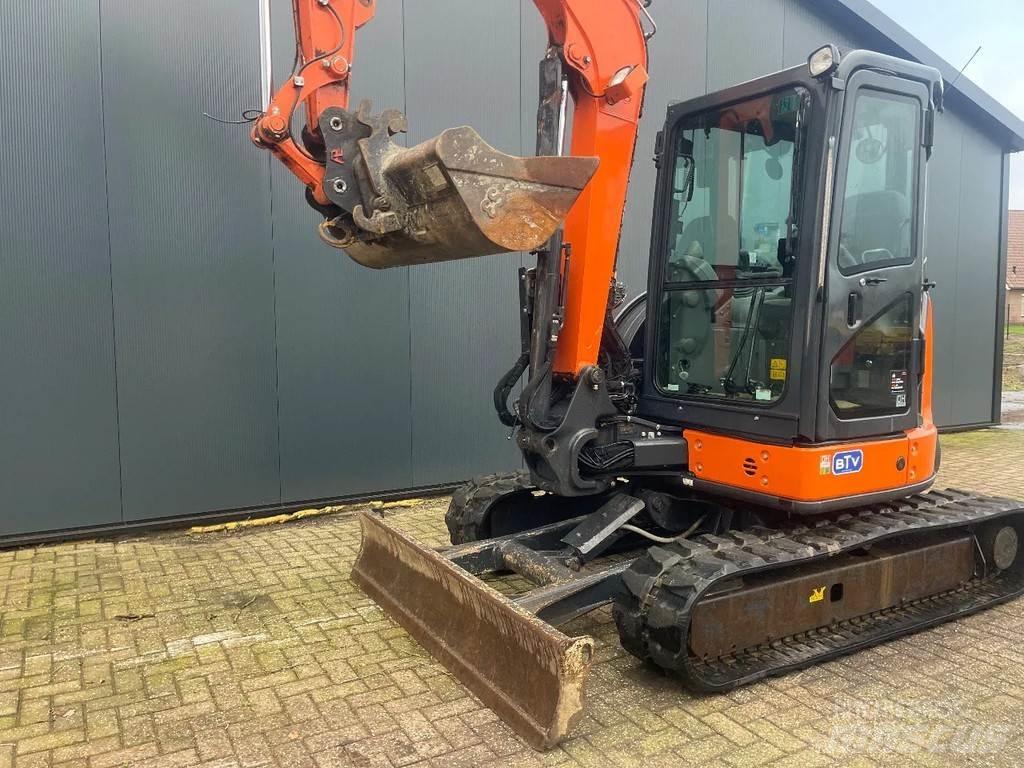 Hitachi U55-5a Minigraafmachines < 7t