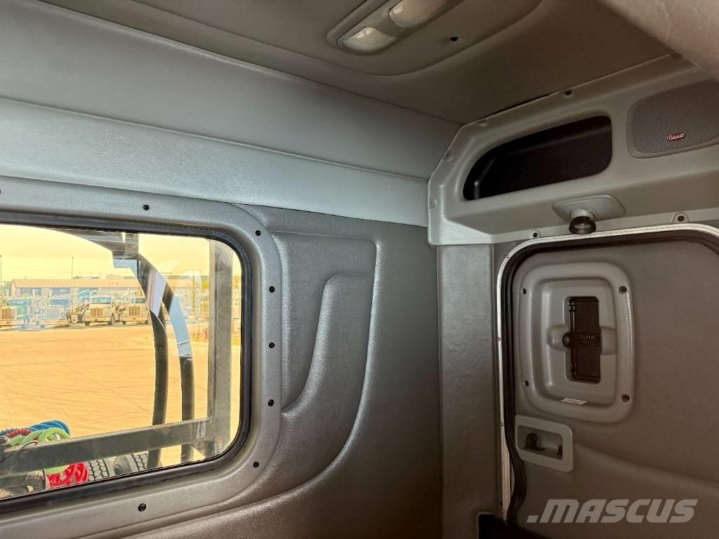 Peterbilt 389 Trekkers