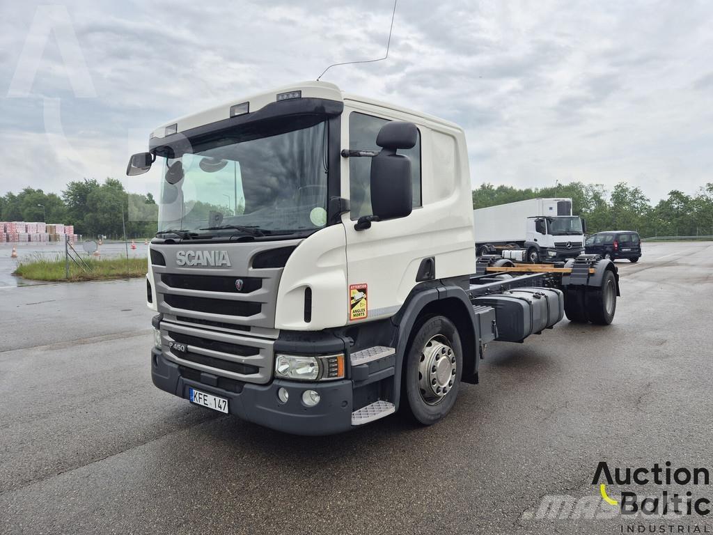 Scania P 450 Chassis met cabine