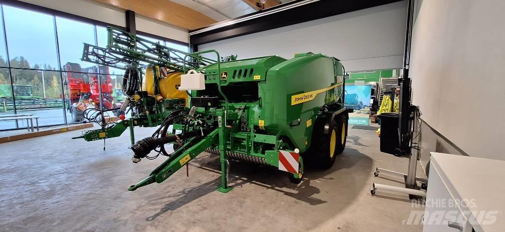 John Deere C441R Ronde-balenpersen