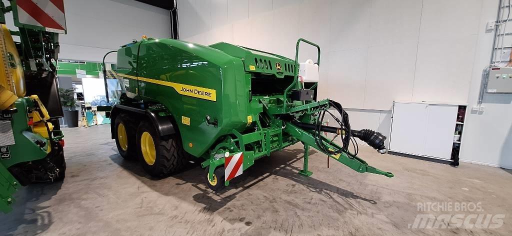 John Deere C441R Ronde-balenpersen