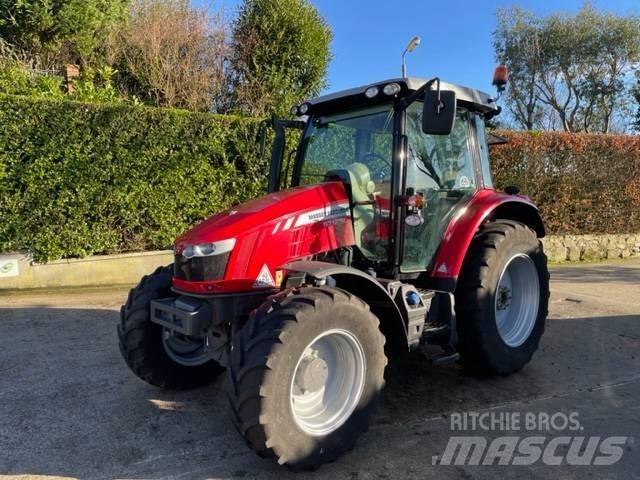Massey Ferguson 5712 Tractoren