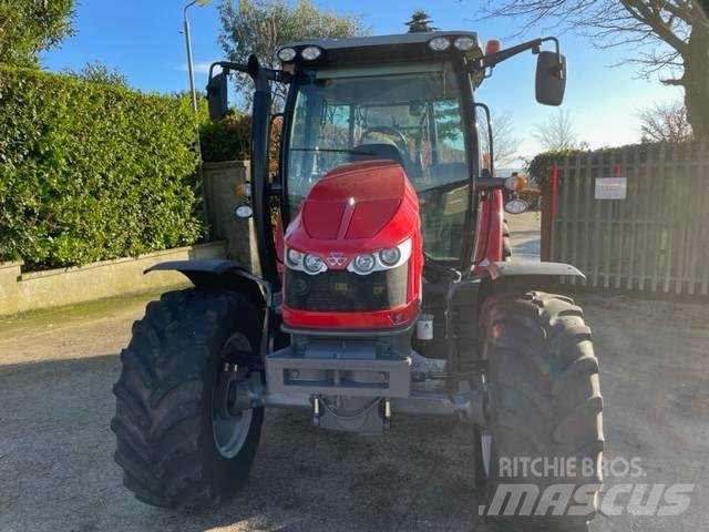 Massey Ferguson 5712 Tractoren