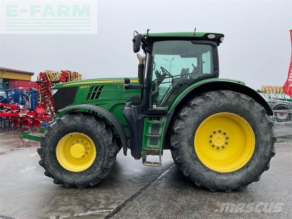 John Deere 6210R Tractoren