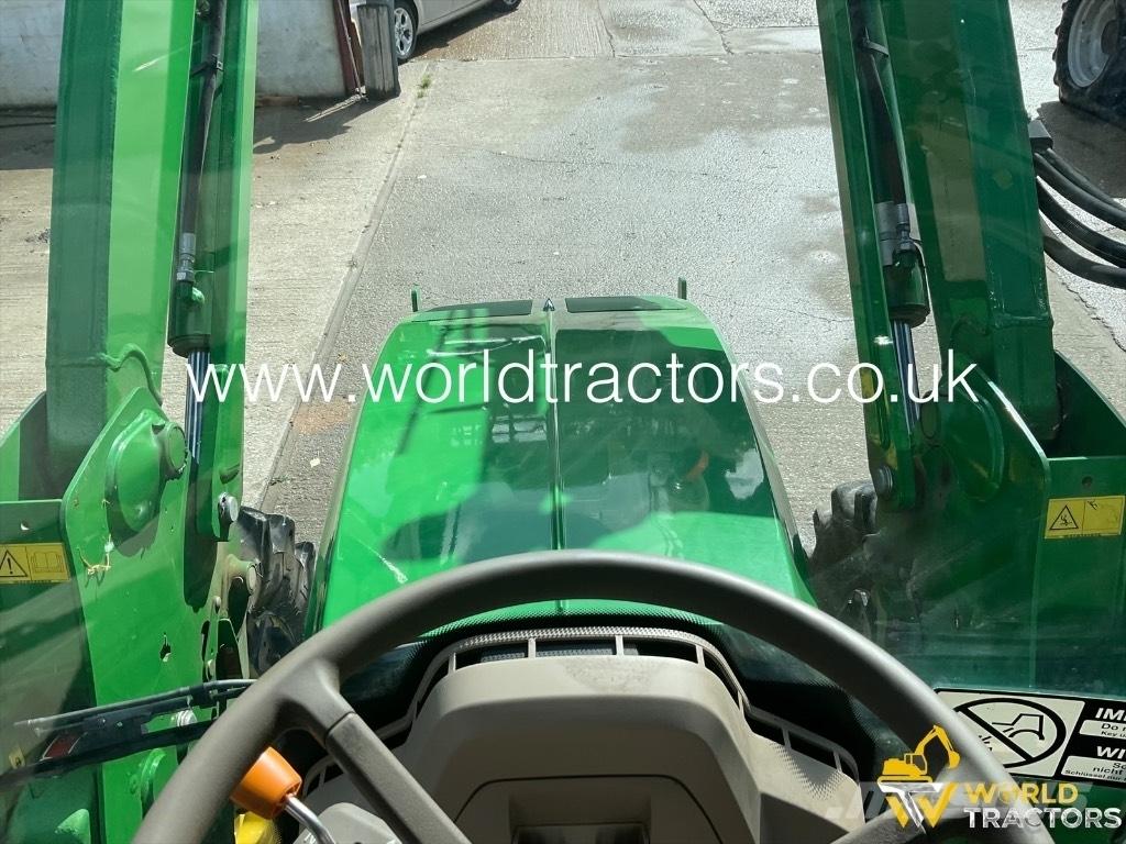 John Deere 6120 M Tractoren