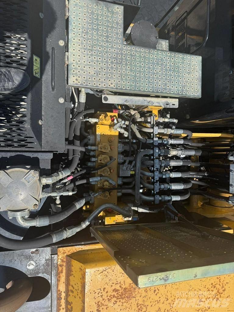 CAT M 318 D Wielgraafmachines