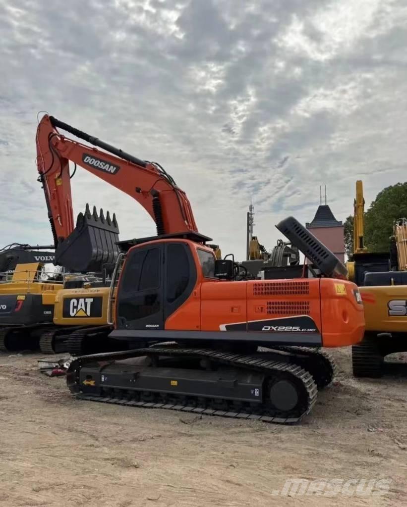 Doosan 225 DX Rupsgraafmachines
