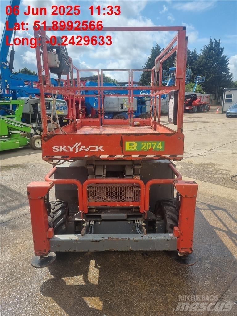 SkyJack SJ 6832 RT Schaarhoogwerkers