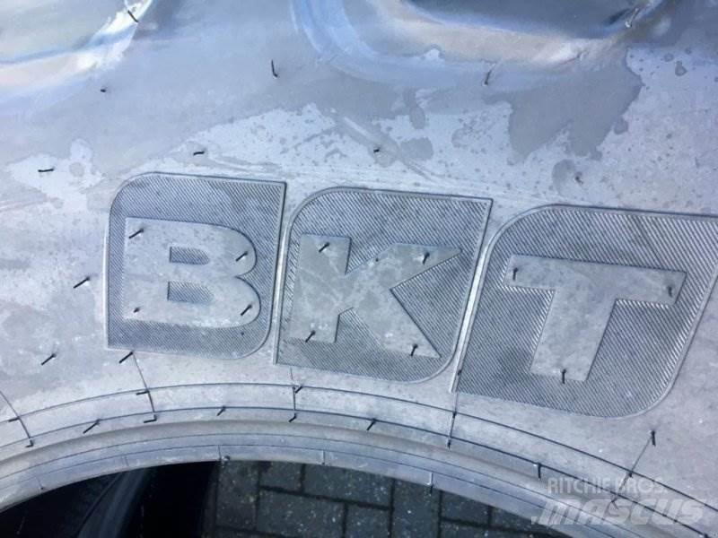 BKT 520/70 R 38 Banden, wielen en velgen