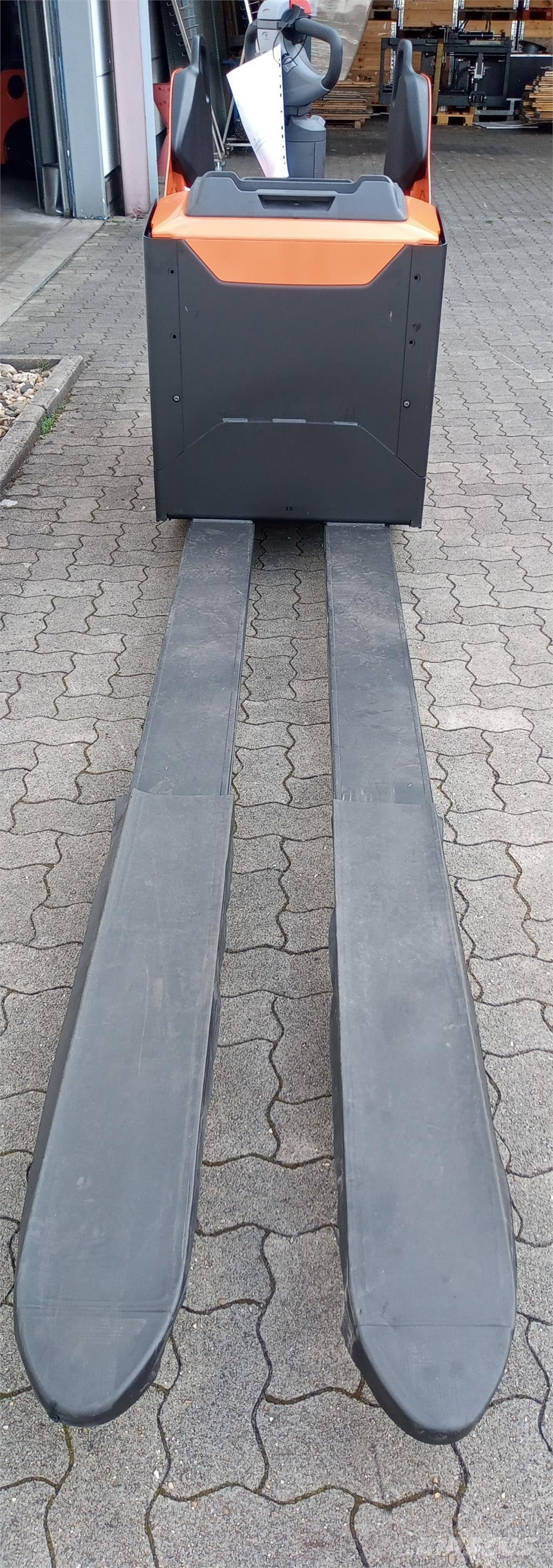 Toyota LPE 250 Stapelaar meeloop