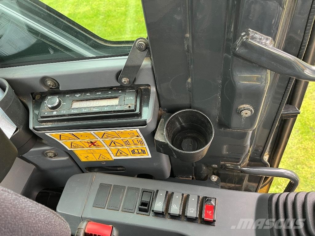 Komatsu PW 118 Wielgraafmachines