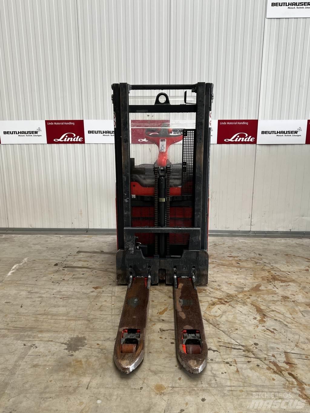 Linde D12AP Stapelaar meeloop