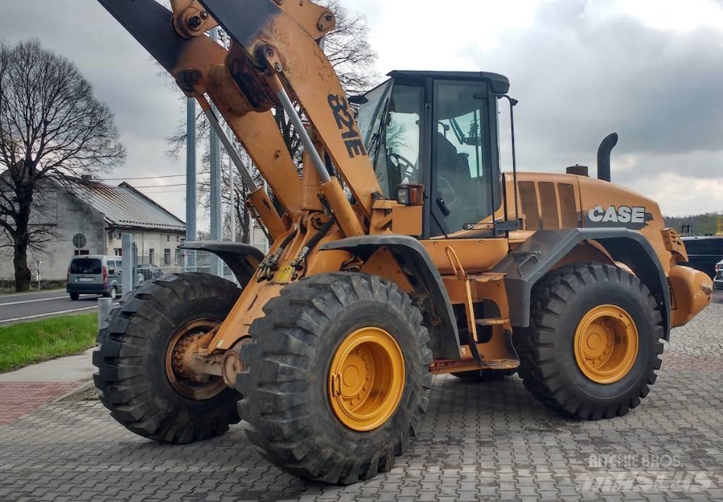 CASE 821 E Wielladers