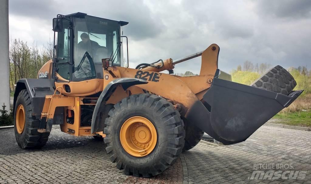 CASE 821 E Wielladers