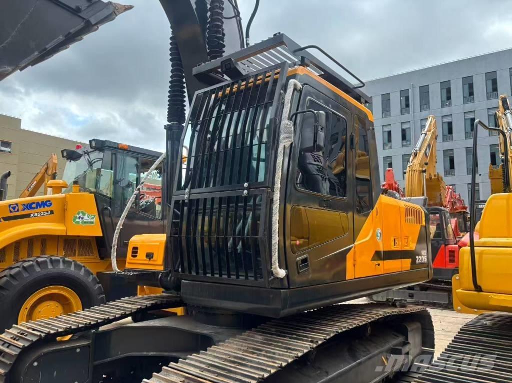 Hyundai HX 220 Rupsgraafmachines