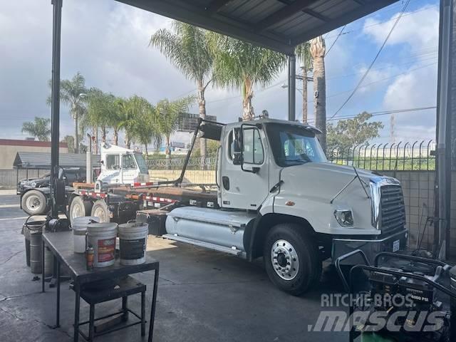 Freightliner 114SD Containertrucks met kabelsysteem