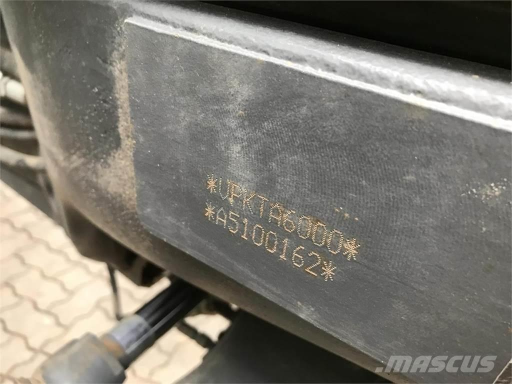 CLAAS Axion 870 Tractoren