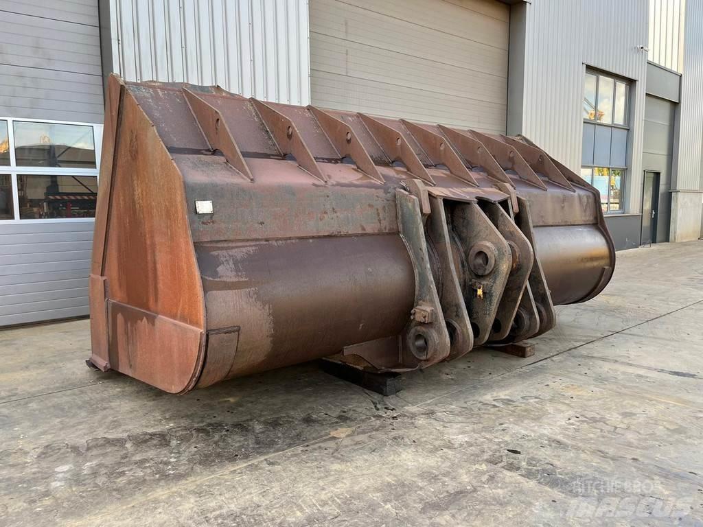CAT 990 Bucket Bakken