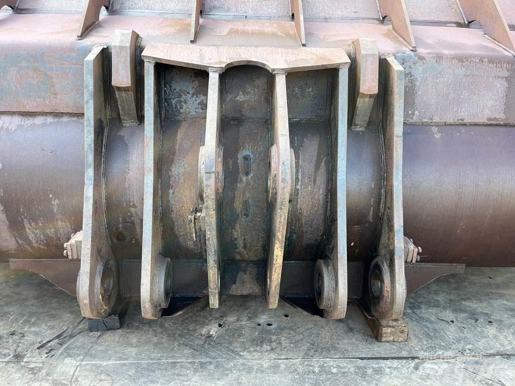 CAT 990 Bucket Bakken