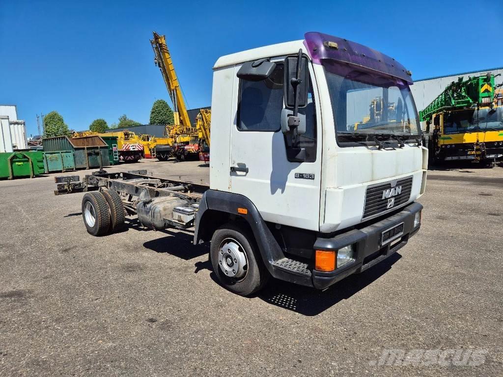 MAN LE 2000 Chassis met cabine