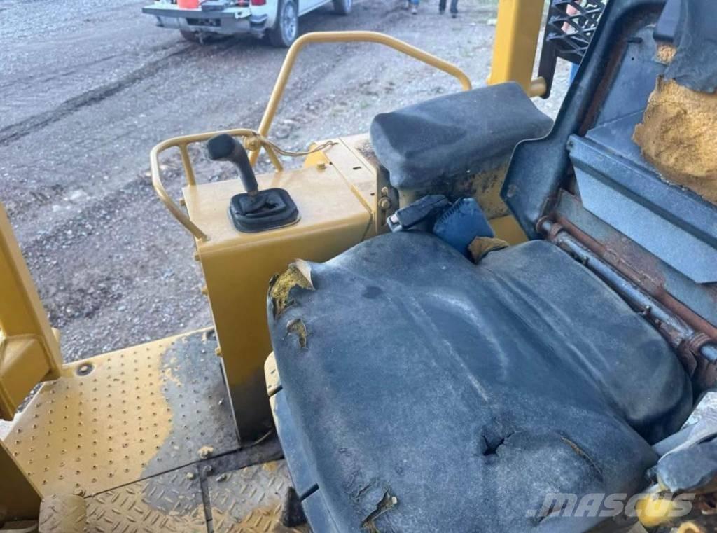 CAT D4C3 Rupsdozers