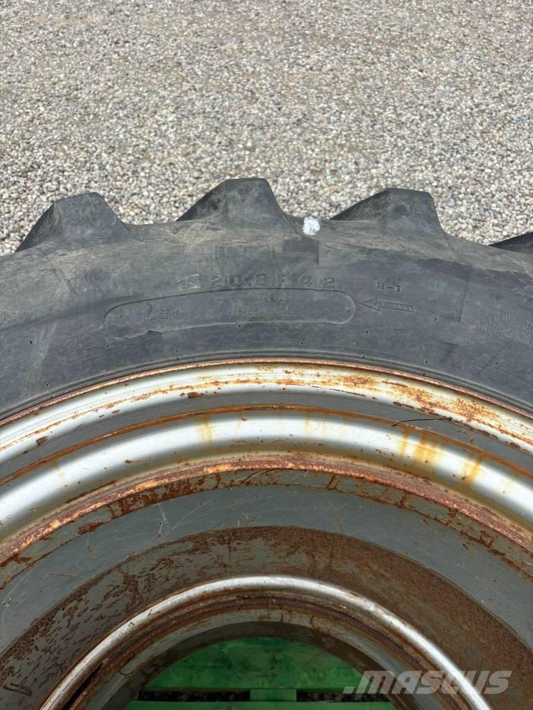  Tvillinghjul 20.8R42 Banden, wielen en velgen