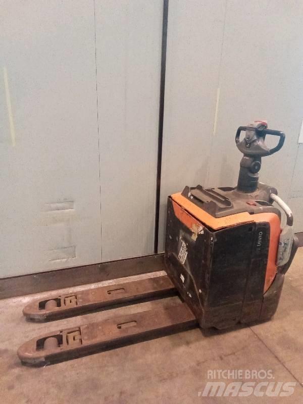 BT LPE 200 Meerij pallettruck met platform