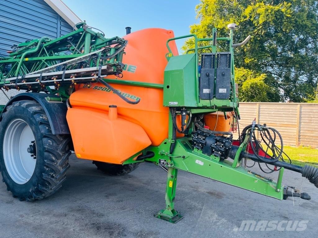 Amazone UX 5200 Getrokken spuitmachines