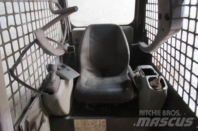 Komatsu SK714 Cabine en interieur