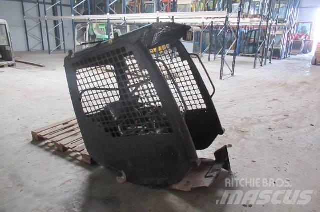 Komatsu SK714 Cabine en interieur